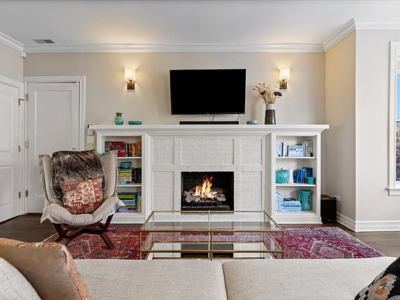 5th image of 2701 N Mildred Ave APT 2B