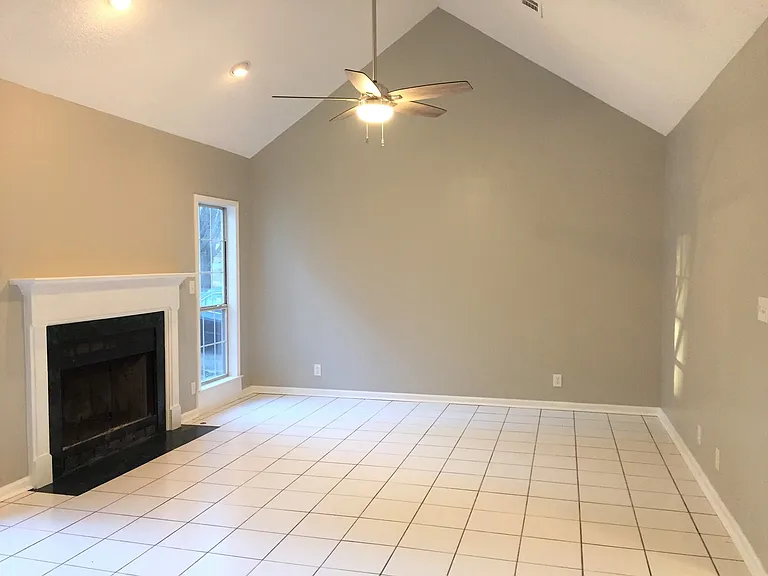 542 Loblolly Ln — Photo 4