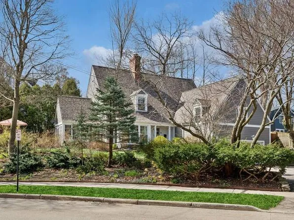 720 Pine St, Winnetka, IL 60093