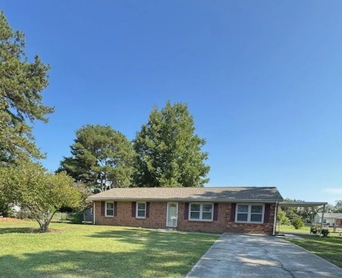201 Rose Drive — Photo 1