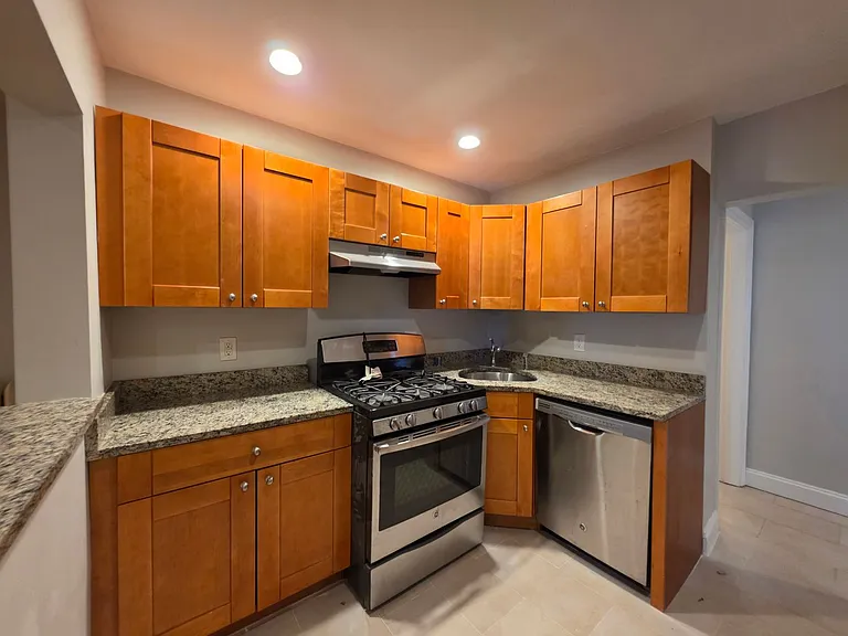 85 Egmont St #2 — Photo 2