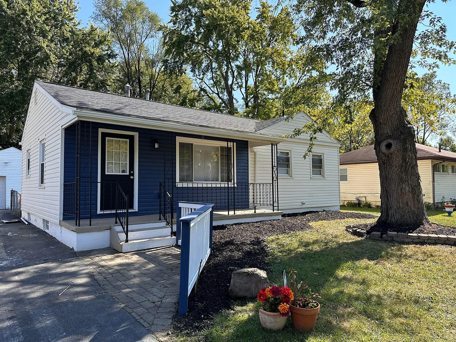 1396 Simpson Dr photo 1