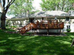 2712 Vale Crest Rd, Golden Valley, MN 55422