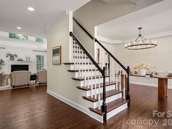 4th image of 8127 Grahamson Ln
