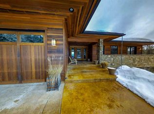 355 Wooded Acres Dr, Sagle, ID 83860
