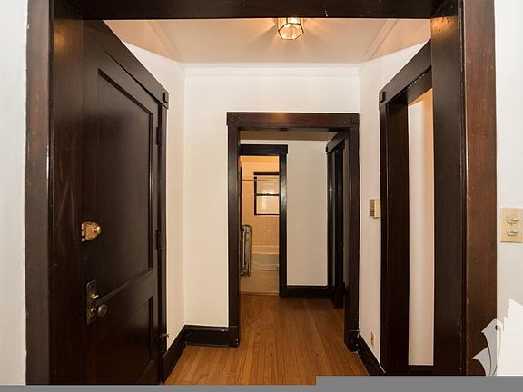 2nd image of 1450 W Cornelia Ave #2NDFLT