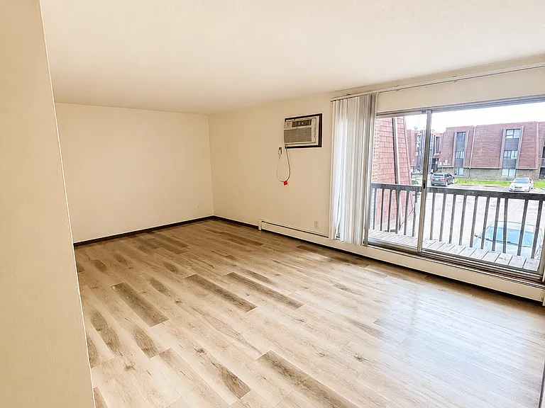 Hazelwood Apartments — Photo 51