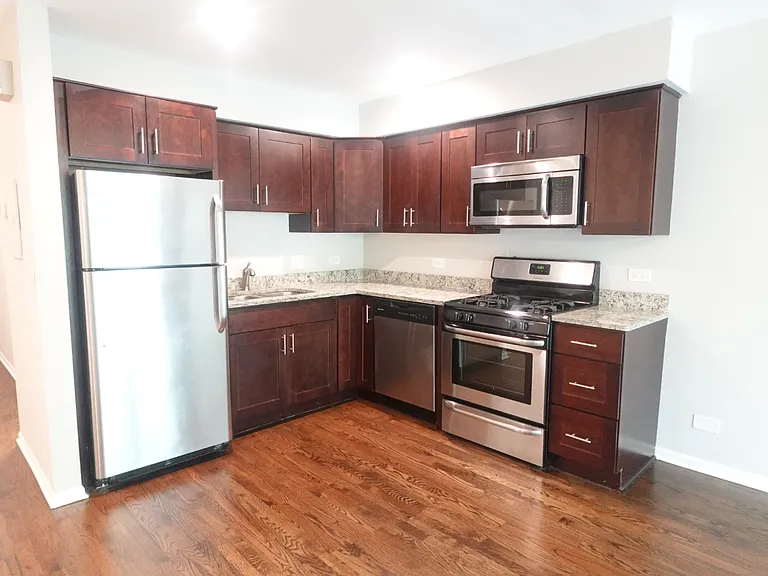 824 S Leavitt St #B — Photo 7