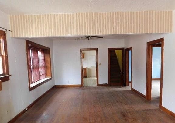 5th image of 1011 N Broadway Ave