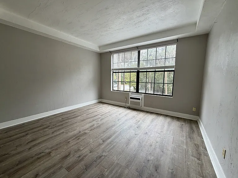 1717 S Park Ave — Photo 16