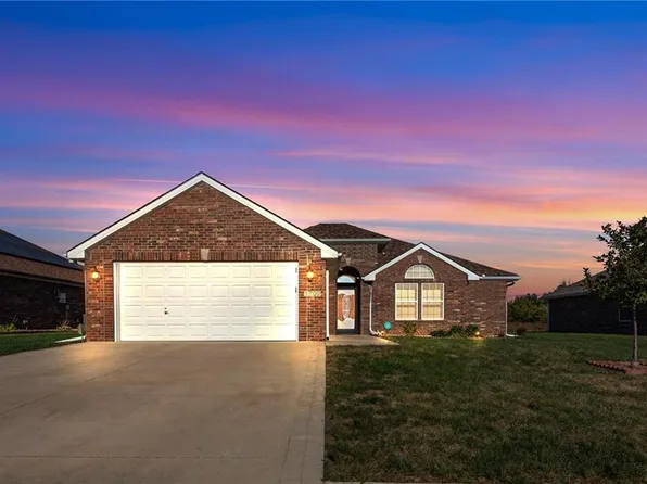 1702 NW Creekland Dr, Grain Valley, MO 64029