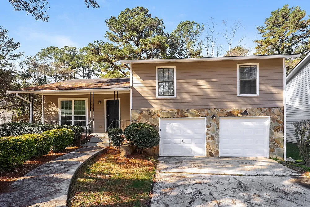 3 bed, 2.0 bath, 1330 sqft, $1,920 — Photo 1