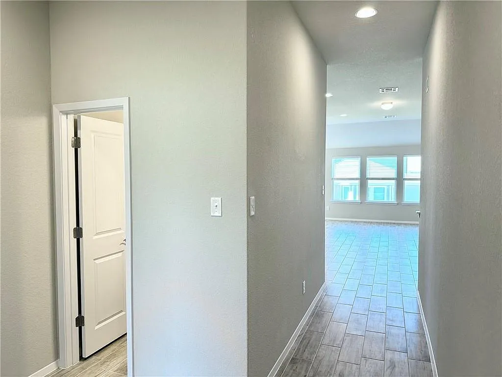 3 bed, 2.5 bath, 1534 sqft, $1,900 — Photo 2