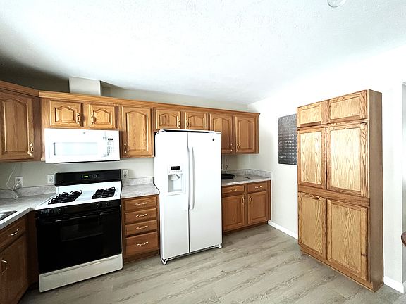 Full kitchen with stove, microwave and dishwasher. Eat in kitchen area.