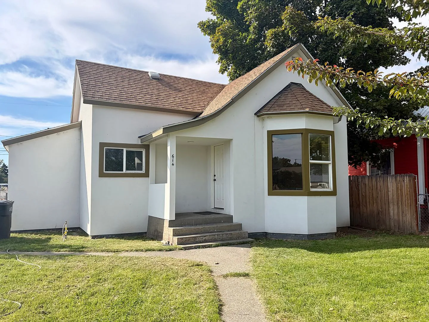 Large home located on 4th Ave - 3 bed with office — Photo 2