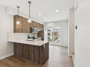 107 E Shawnee Sq SW, Calgary, AB T2Y0W4