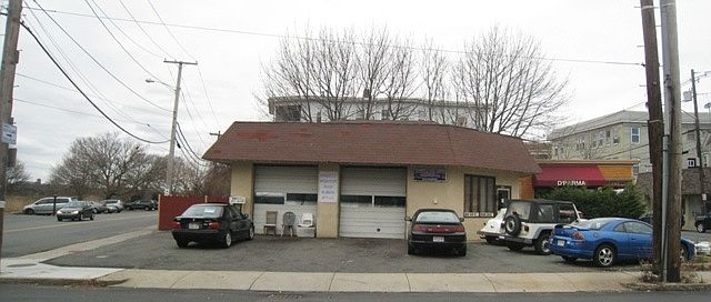 1st image of 475 Shirley St