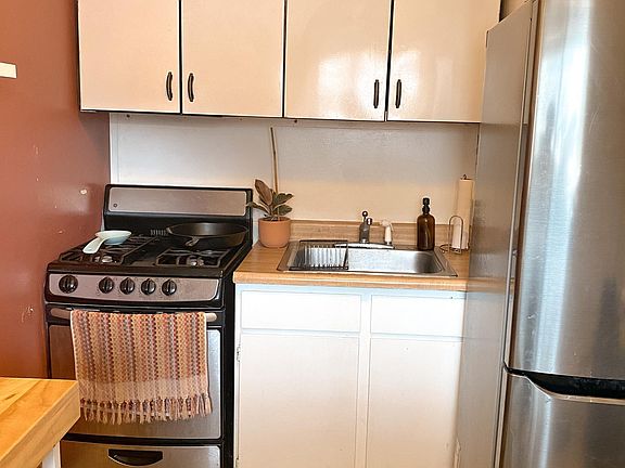4th image of 305 Hermosa Ave