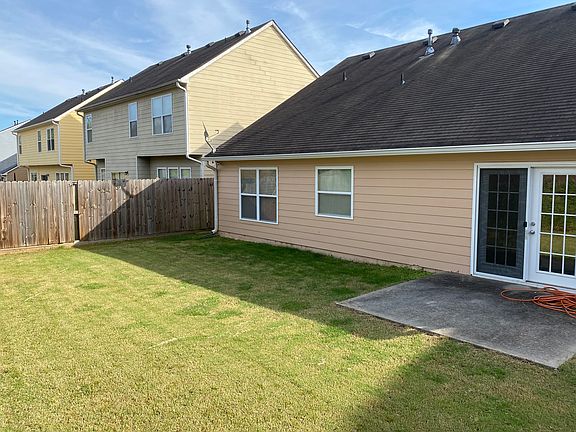 5th image of 186 Laurelton Cir