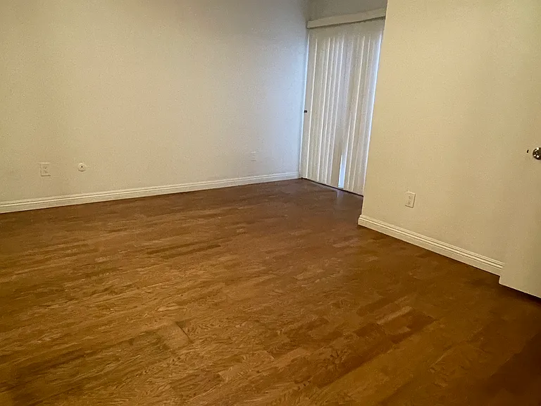 809 Beyer Way — Photo 8