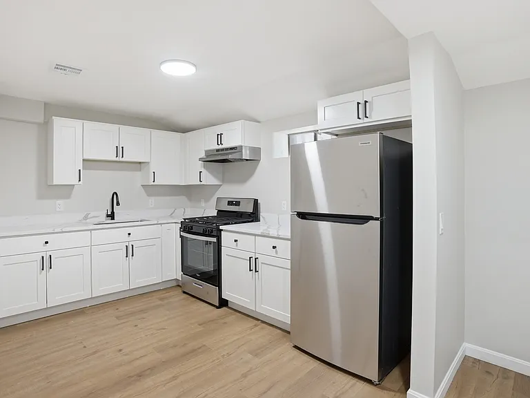 800 Douglas Ave #1 — Photo 4