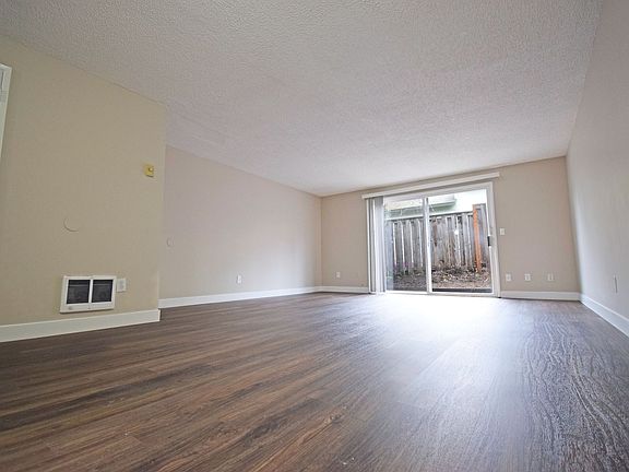 5th image of 18300 SE Abernethy Ln #11