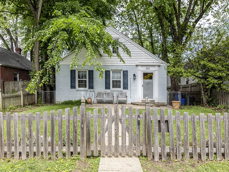 4850 Crescent St — Photo 2