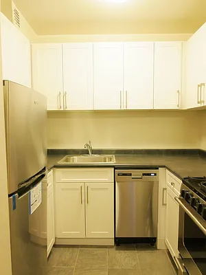 Rented by Avenues Real Estate | media 9