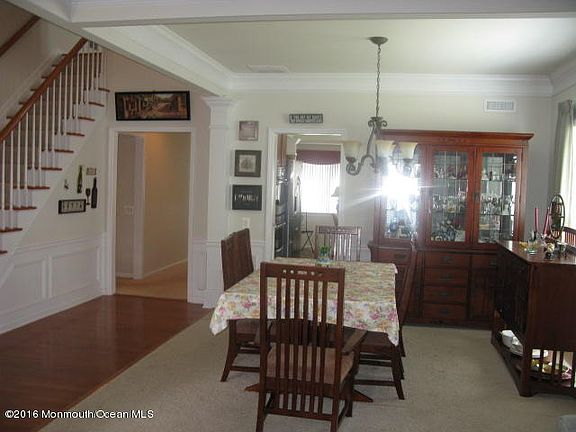 4th image of 43 Chalfont Ln