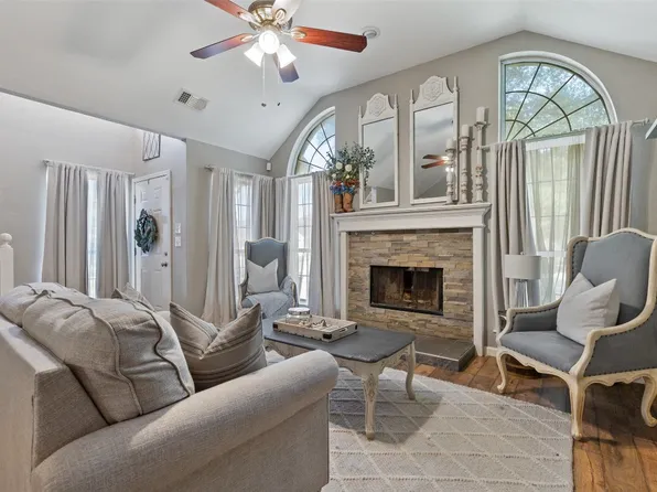 4232 Maryanne Pl, Haltom City, TX 76137