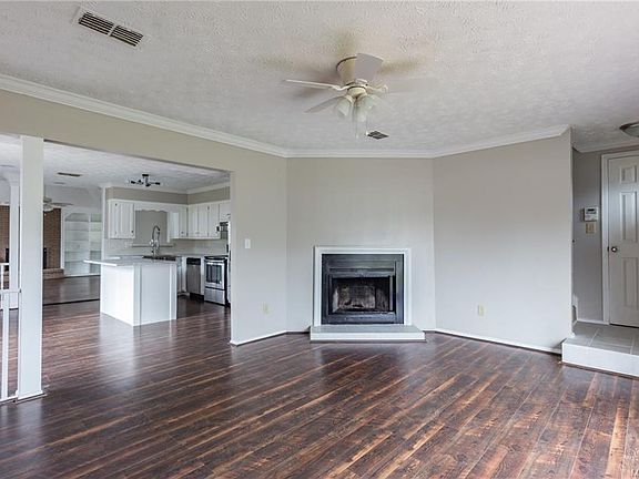 5th image of 1156 N Burbank Dr
