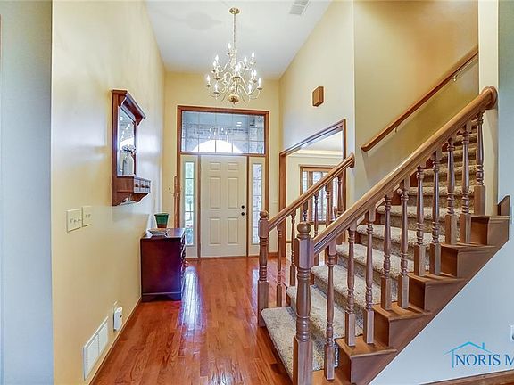 3rd image of 735 Meadowview Dr