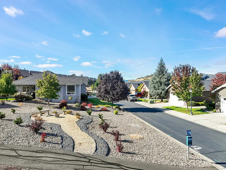 221 Skyhawk Dr — Photo 22
