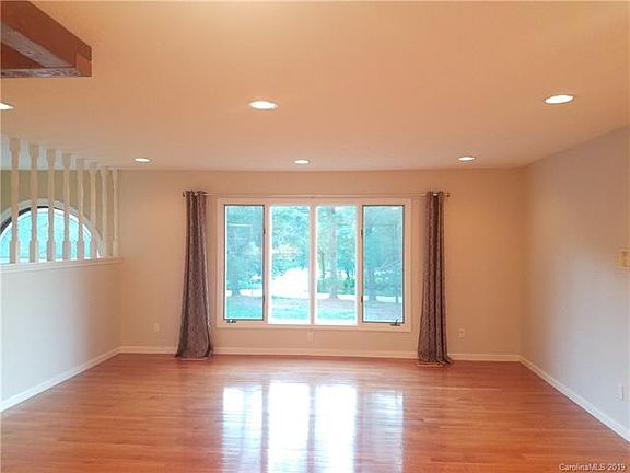 4th image of 523 Whispering Hills Dr