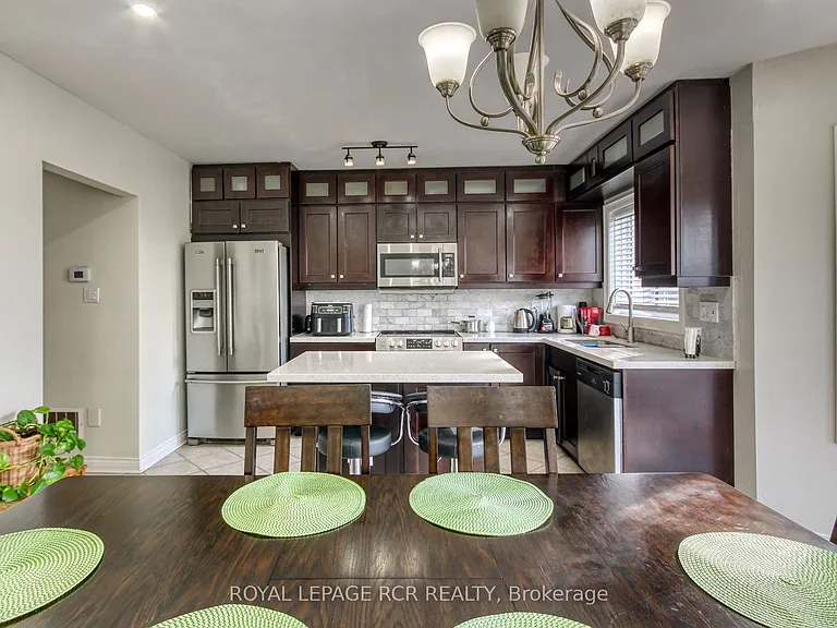 74 Fountainbridge Dr — Photo 7