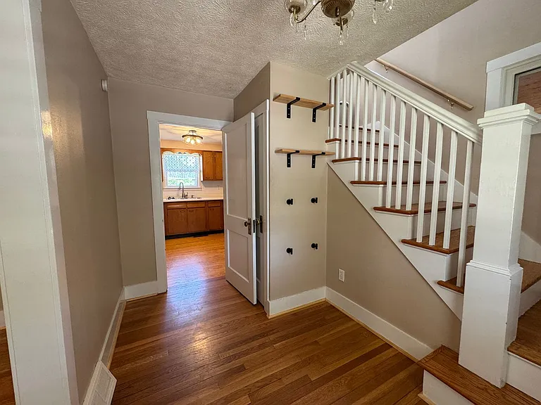 284 W Elizabeth St — Photo 6