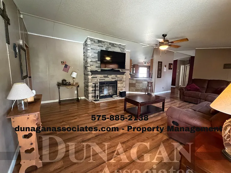 301 E Rose St — Photo 2