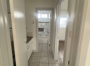 1 Bed/1 Bath $1750 Parking $75 Move In Ready!, Huntington Park, CA 90255