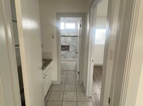 1 Bed/1 Bath $1750 Parking $75 Move In Ready!, 1 beds  1.0 baths (569 sqft)
