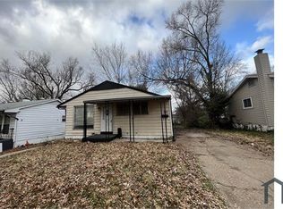 201 McAlpine Dr, Saint Louis, MO 63137