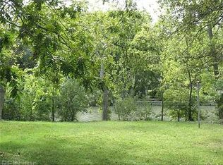 12 Magnolia Pl, Hampton, VA 23669