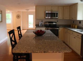 2 Oak St, Merrimack, NH 03054