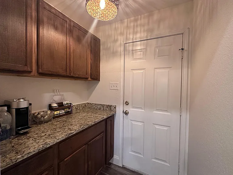 460 Tahitian Dr — Photo 14