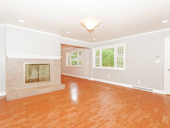3rd image of 21 Westminster Dr
