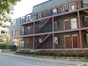 2nd image of 401 S Woodlawn Ave APT 4