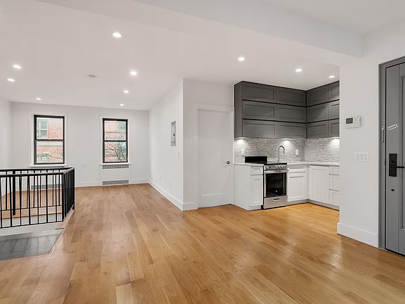 5th image of 421 W 21st St #34F