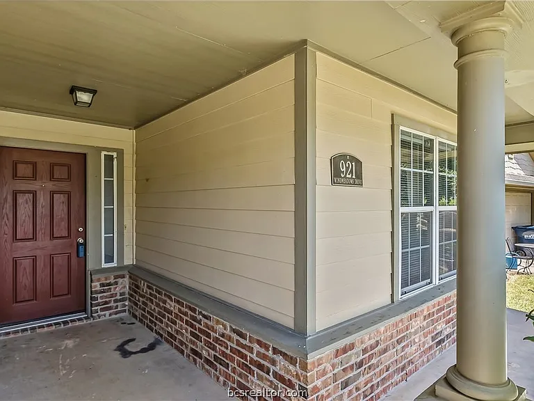 921 Windmeadows Dr — Photo 3
