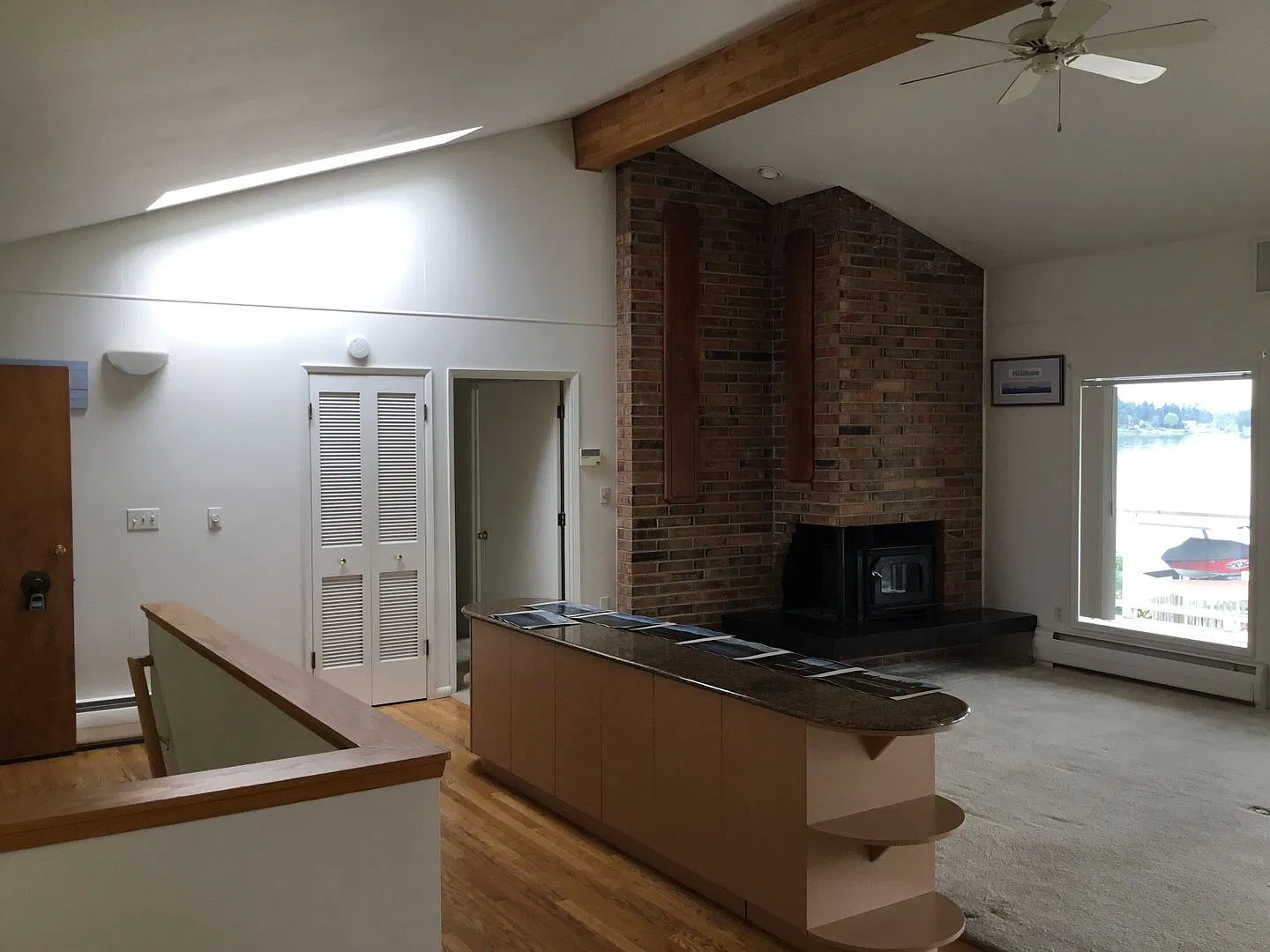 Lake Stevens waterfront 4 Bedroom 2 Bath Home with a view on the water! — Photo 4