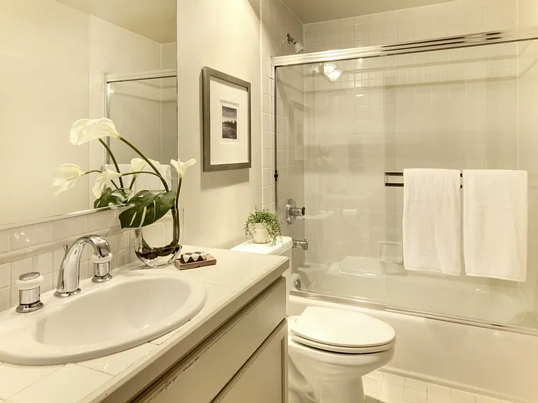 11011 NE 12th St #606 — Photo 23