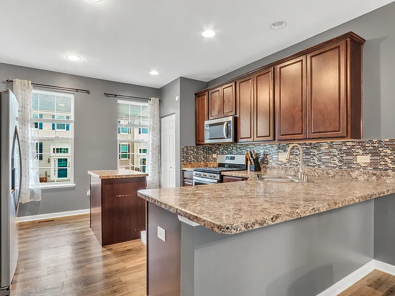 214 Lionel Dr — Photo 9